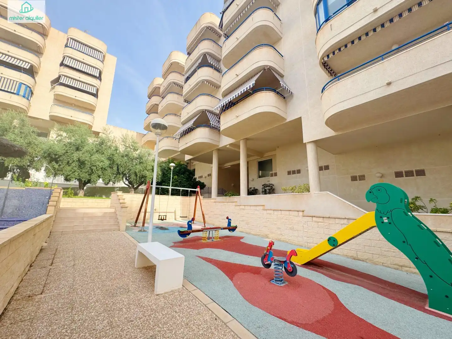 Vista exterior de Apartamento de alquiler en El Campello con Aire acondicionado, Jardín privado y Terraza