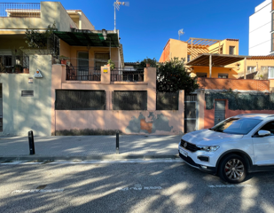 Vista exterior de Residencial en venda en Cornellà de Llobregat