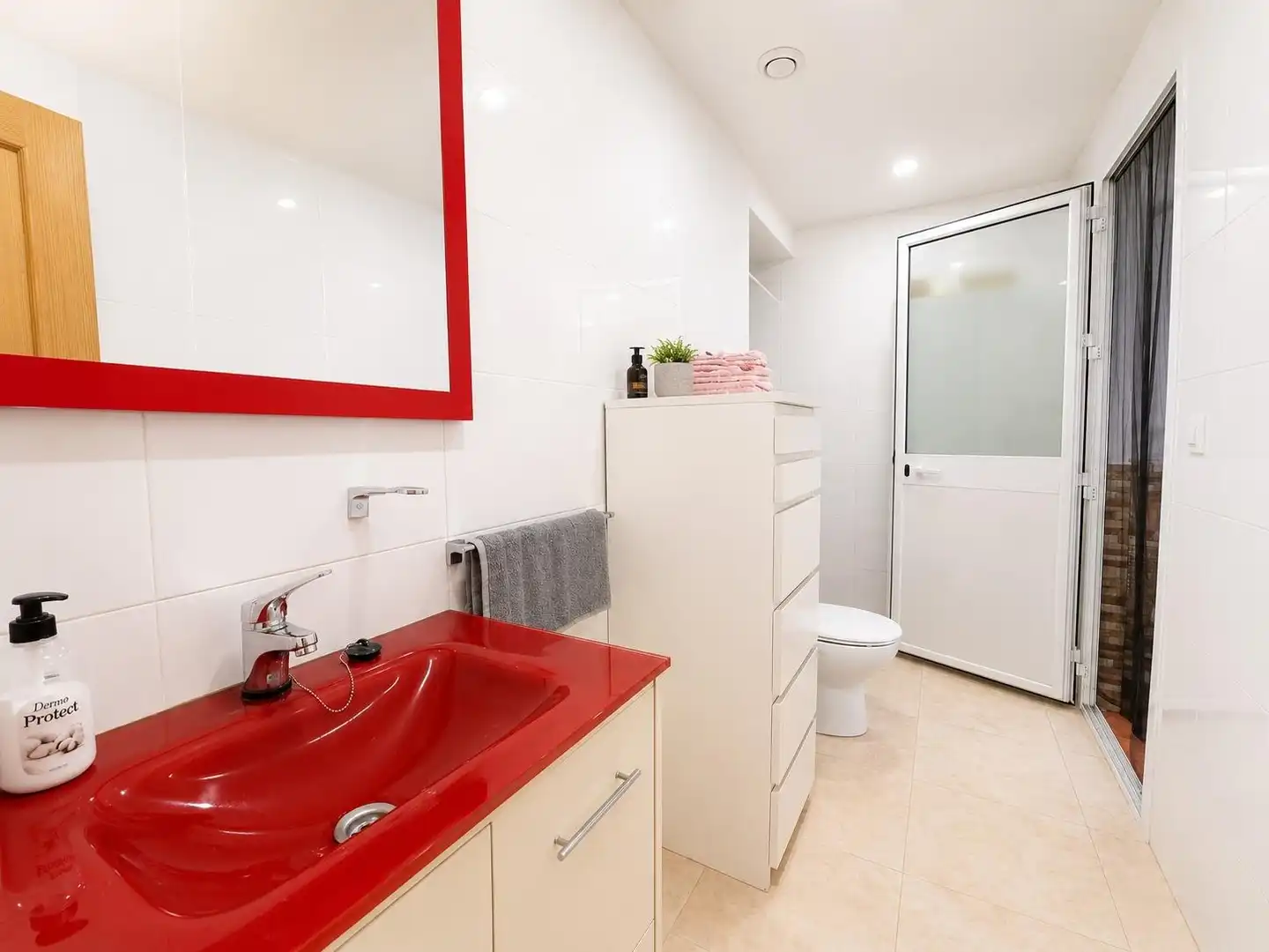 Bathroom of Ground floor for sale in Los Barrios  with Air Conditioner and Furnished