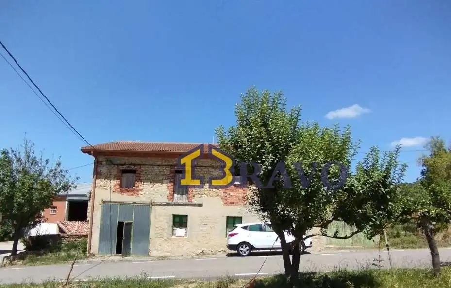Casa con jardín en venta en Valle de Tobalina, imagen 2