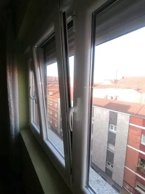 Dormitori de Pis en venda en Gijón  amb Moblat i Forn