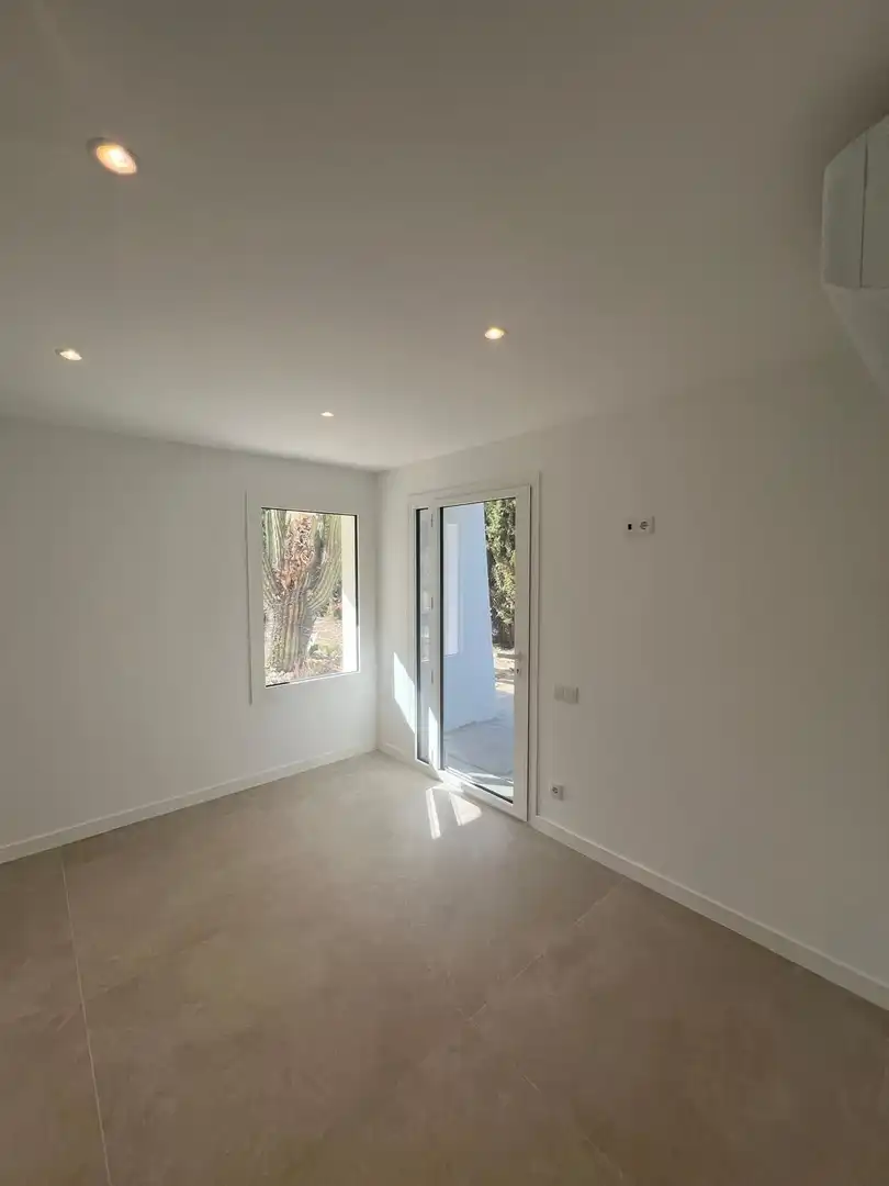 Habitación de Casa adosada en venta en Sant Pere de Ribes con Aire acondicionado, Calefacción y Jardín privado