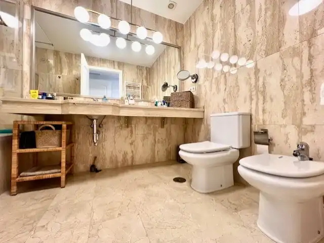 Badezimmer von Wohnung zum Verkauf in Marbella mit Klimaanlage, Heizung und Terrasse