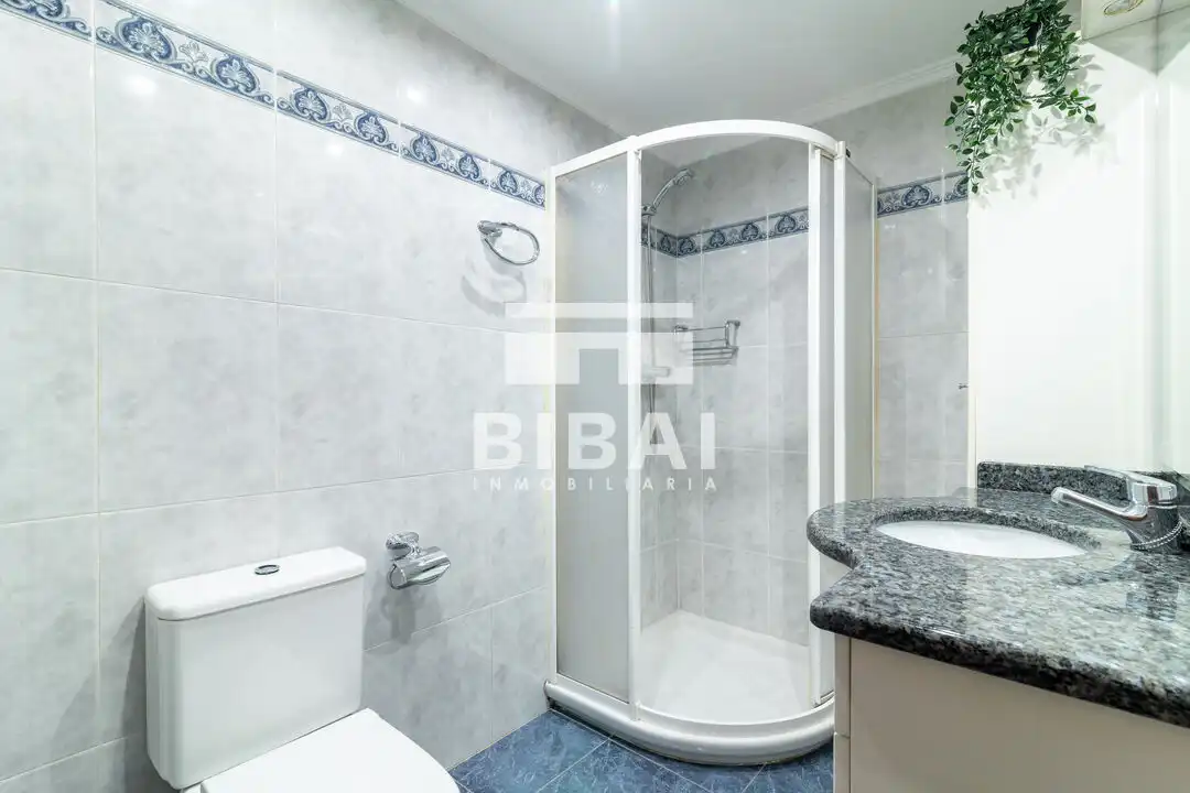 Baño de Piso en venta en Arrasate / Mondragón con Calefacción y Balcón