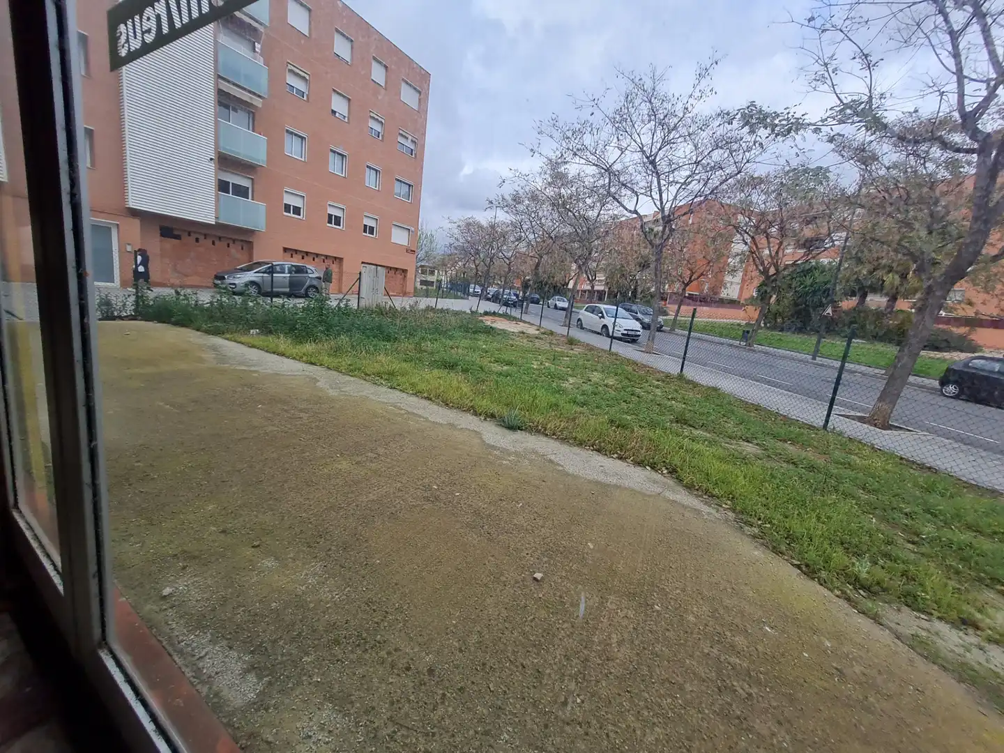 Parkplatz von Fabrikhallen zum Verkauf in Reus