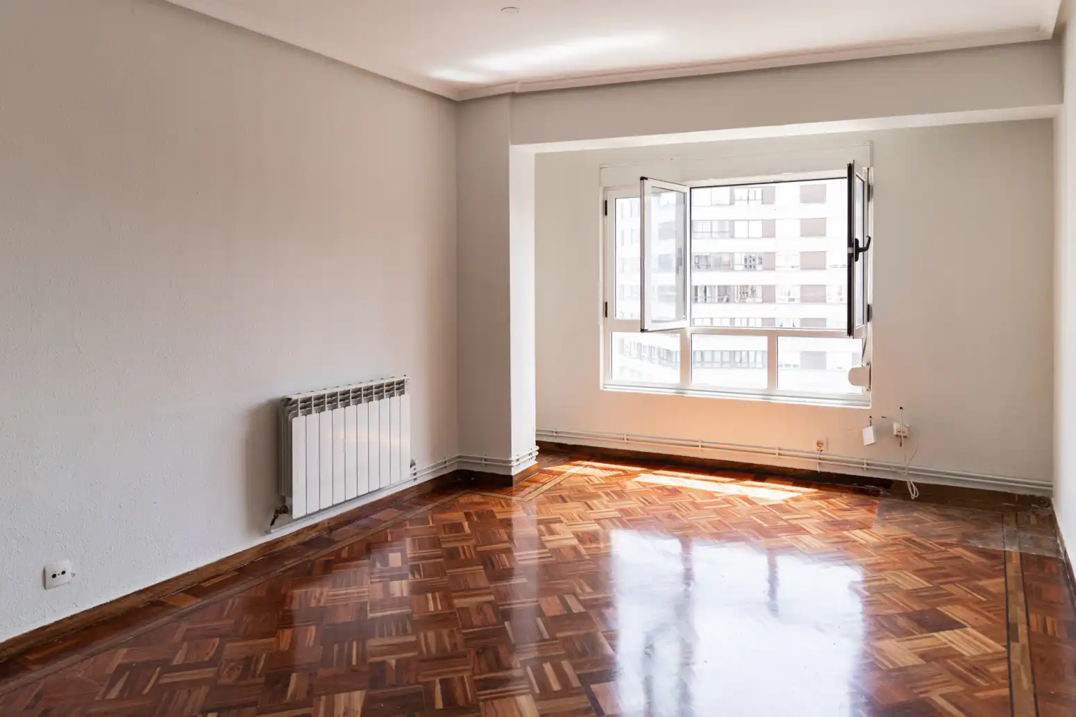 Habitación de Piso en venta en Avilés con Calefacción