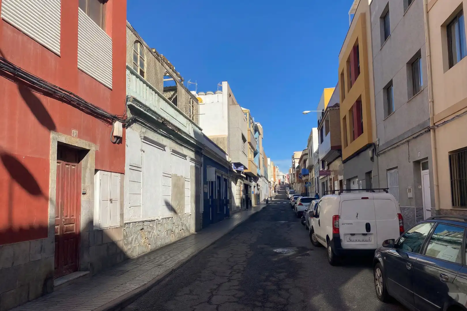 Vista exterior de Casa adosada en venda en Las Palmas de Gran Canaria amb Calefacció