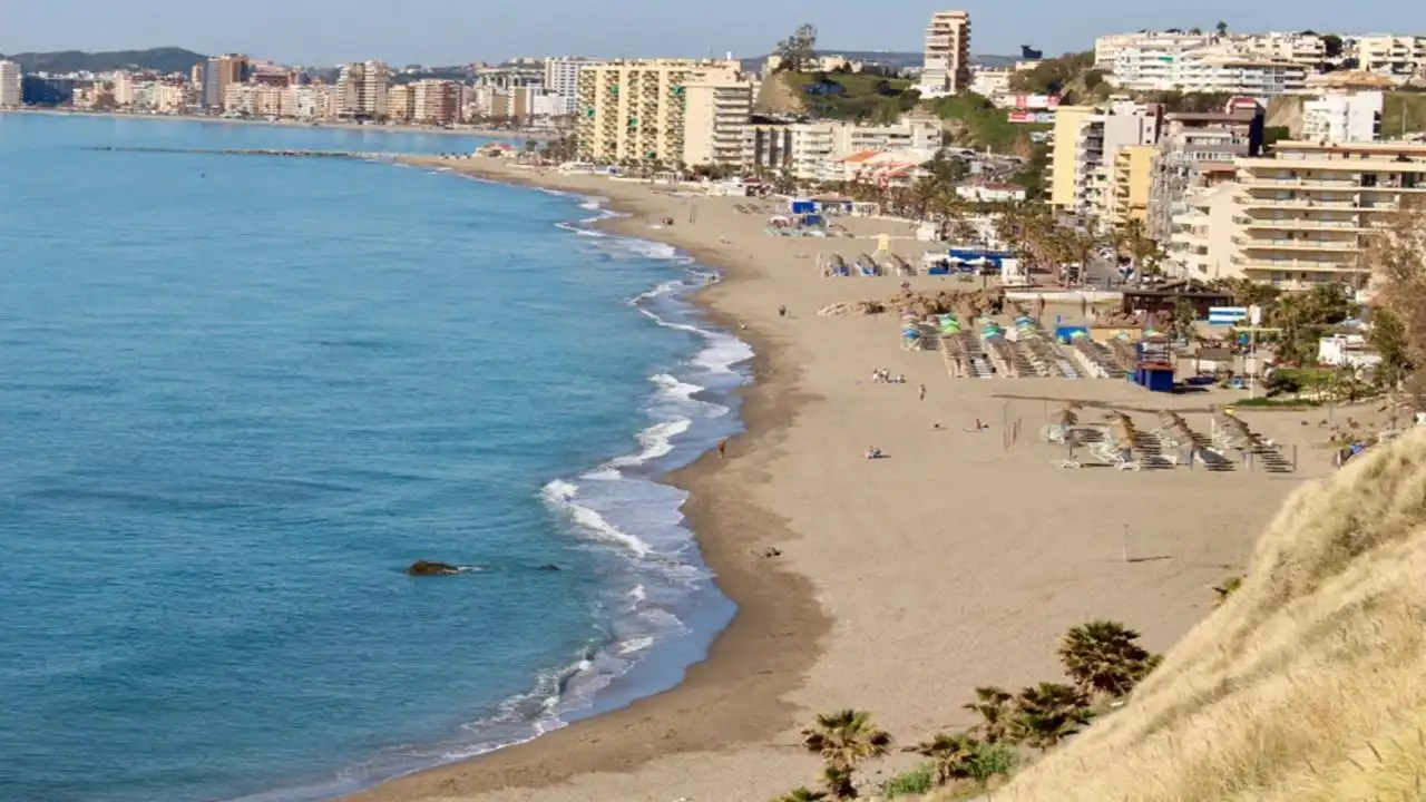 Außenansicht von Wohnung zum Verkauf in Benalmádena mit Klimaanlage, Privatgarten und Abstellraum
