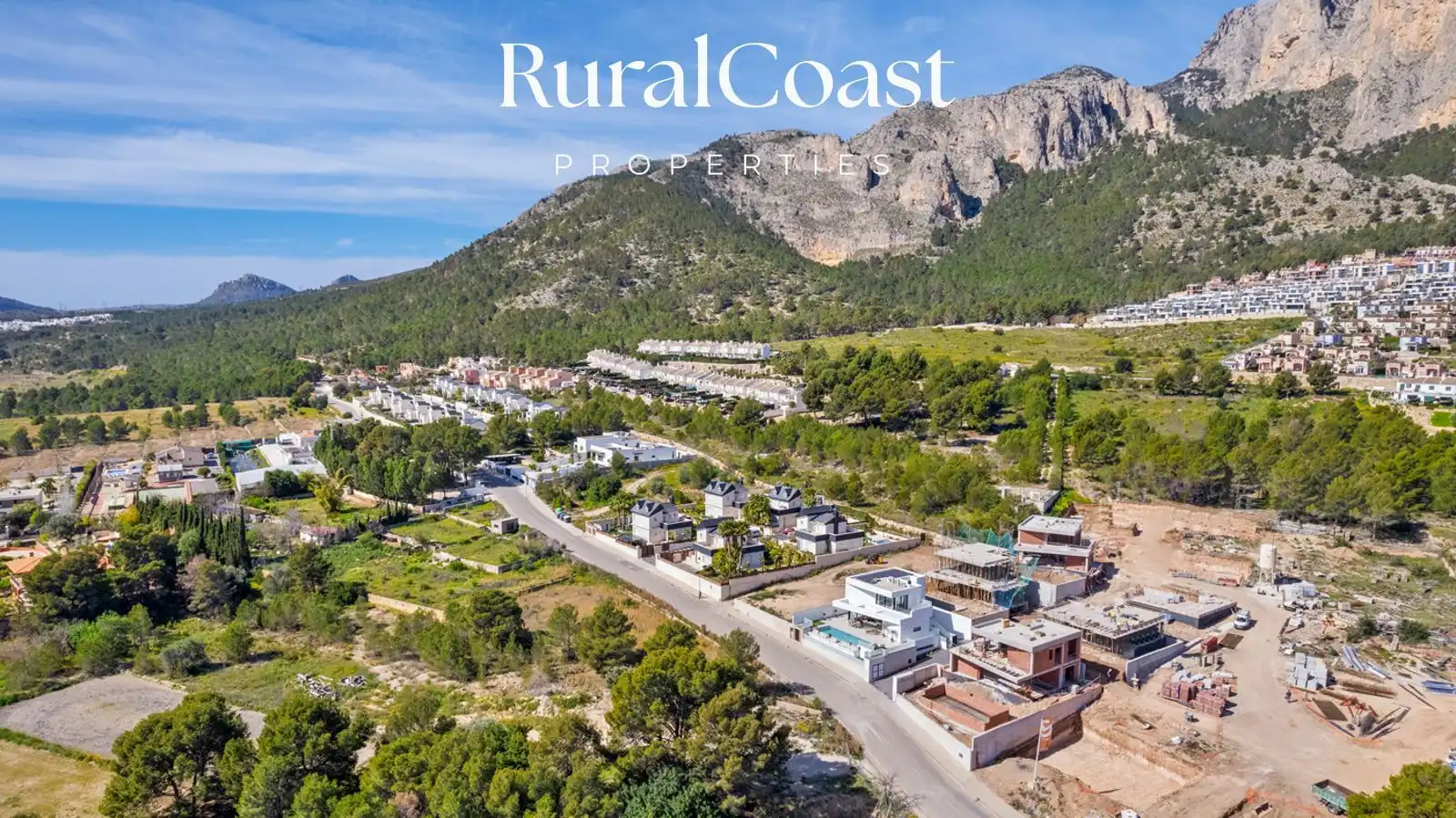 Chalet con piscina en venta en 03520