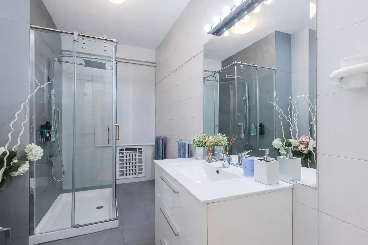 Bathroom of Flat for sale in Madrid  with Air Conditioner, Heating and Terrace