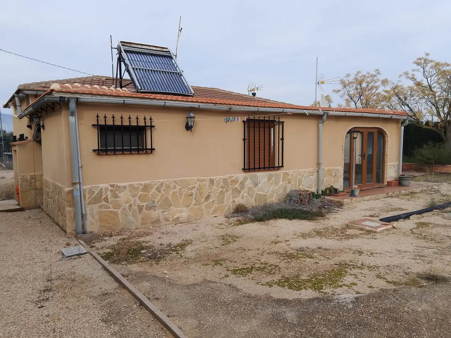 Vista exterior de Casa o xalet en venda en Beneixama amb Aire condicionat, Calefacció i Jardí privat