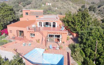 Vista exterior de Casa o xalet en venda en Rincón de la Victoria amb Jardí privat i Piscina