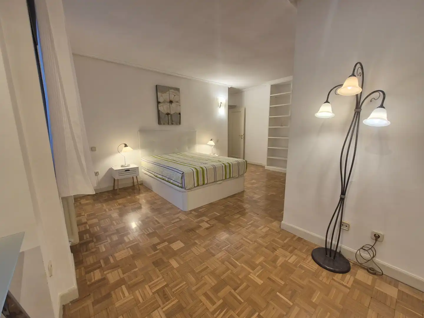 Schlafzimmer von Wohnung zur Miete in Madrid mit Klimaanlage, Heizung und Möbliert
