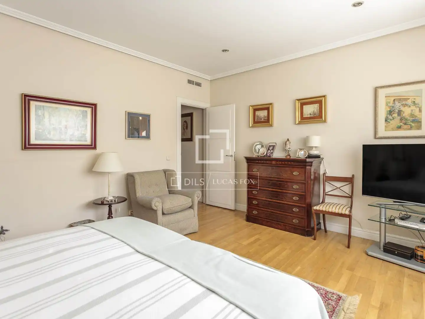 Dormitori de Casa o xalet en venda en Madrid amb Aire condicionat, Calefacció i Moblat