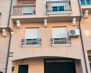 Vista exterior de Casa o xalet en venda en Plasencia amb Aire condicionat, Terrassa i Balcó