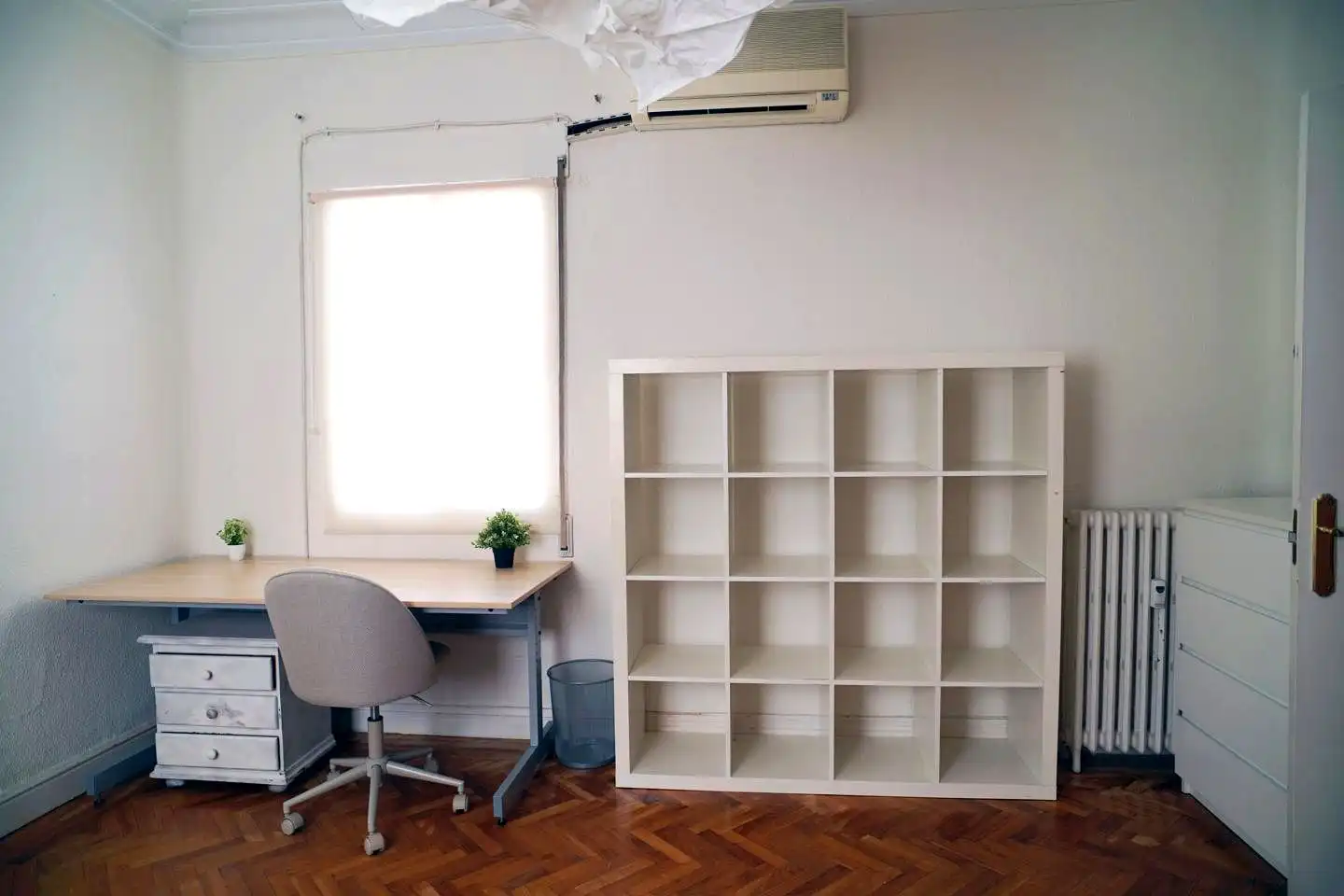 Habitación de Apartamento de alquiler en Madrid con Aire acondicionado, Calefacción y Parquet