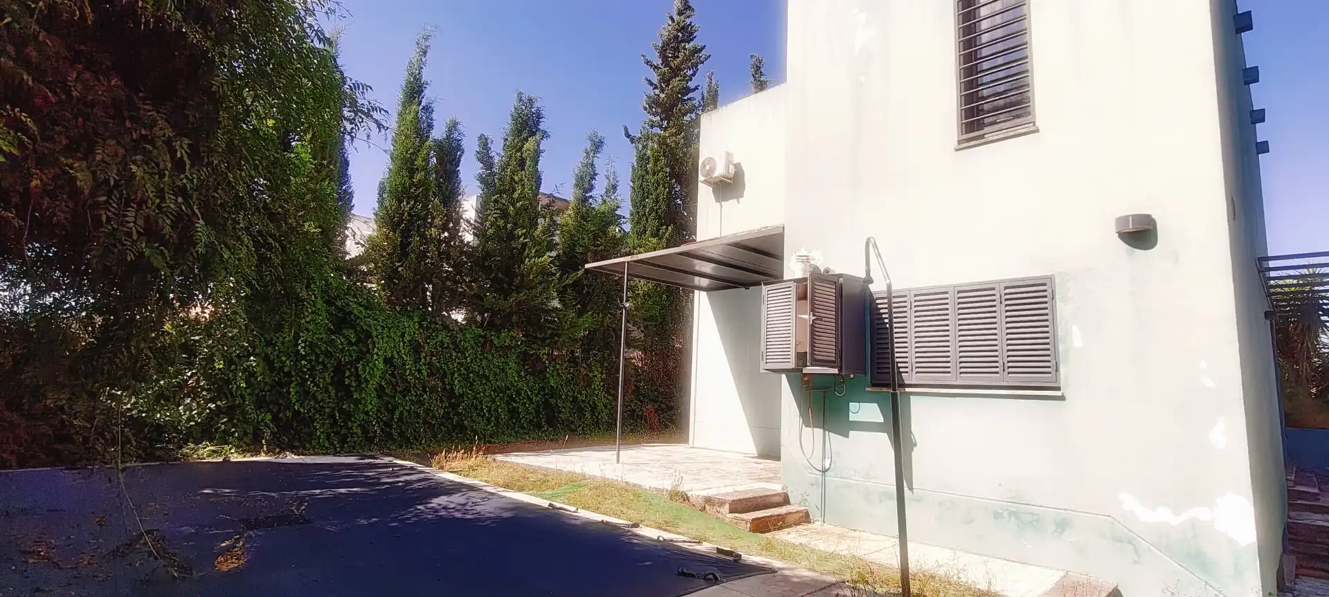 Vista exterior de Casa o xalet en venda en Espartinas amb Aire condicionat, Jardí privat i Terrassa