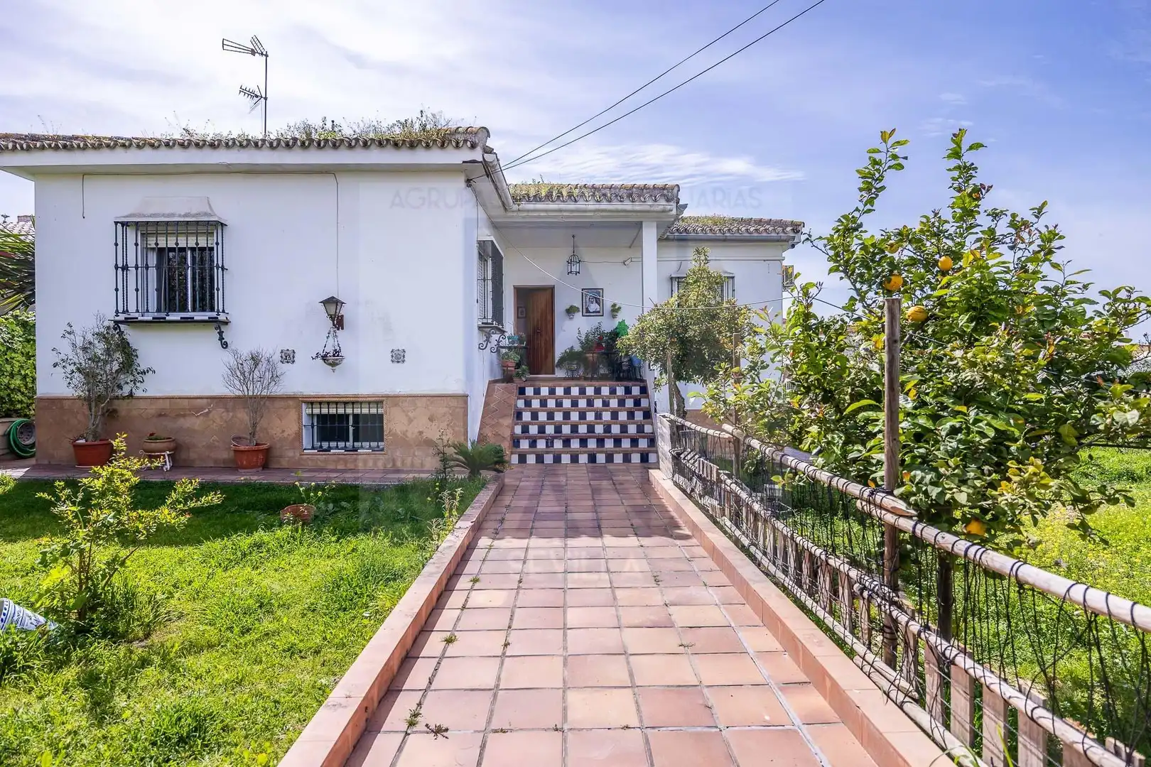 Vista exterior de Casa o chalet en venta en Salteras con Aire acondicionado, Jardín privado y Piscina