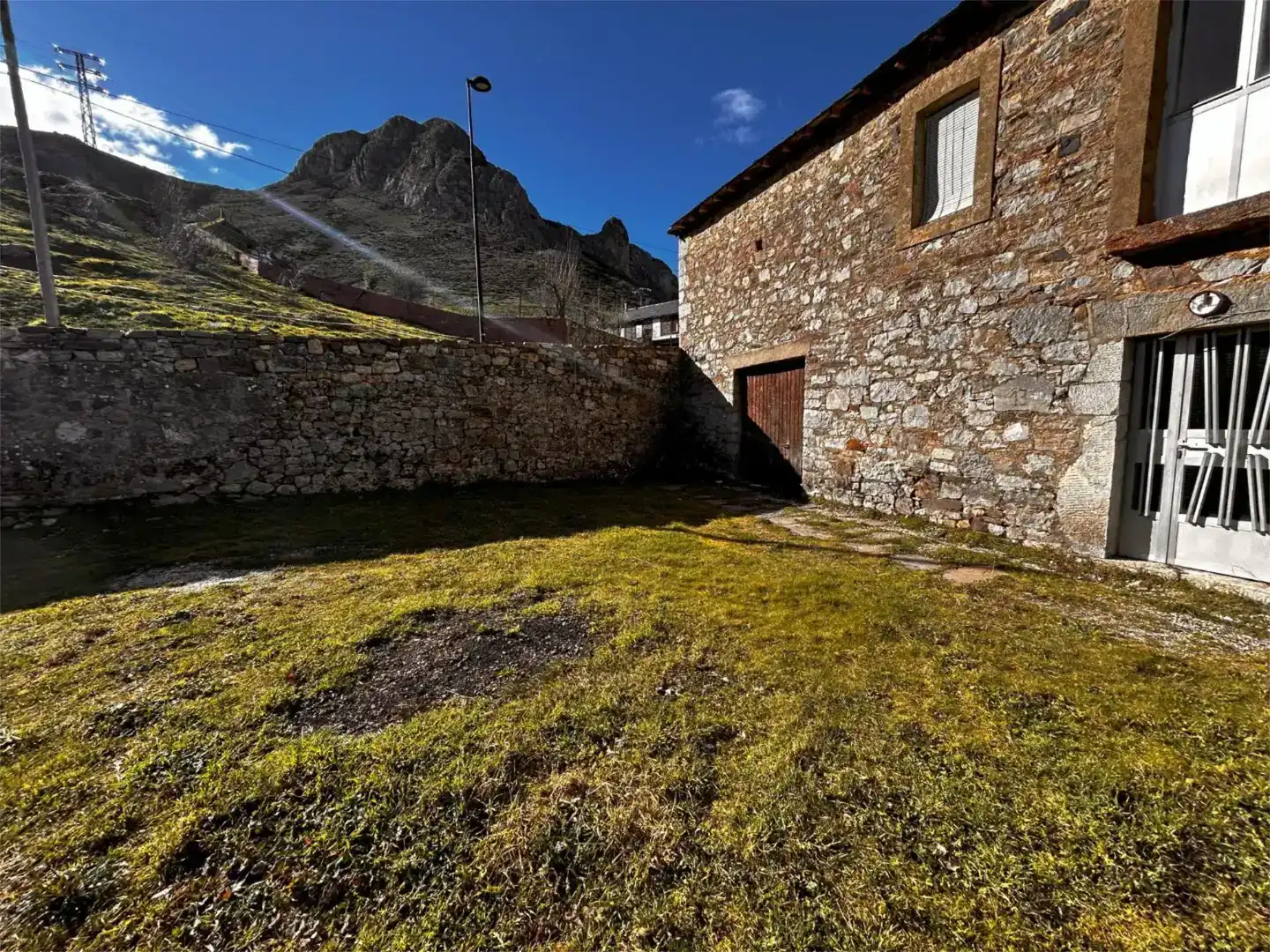 Vista exterior de Piso en venta en Cabrillanes con Jardín privado