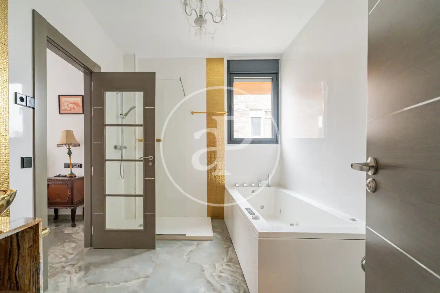 Baño de Casa adosada en venta en Pozuelo de Alarcón con Aire acondicionado, Calefacción y Jardín privado