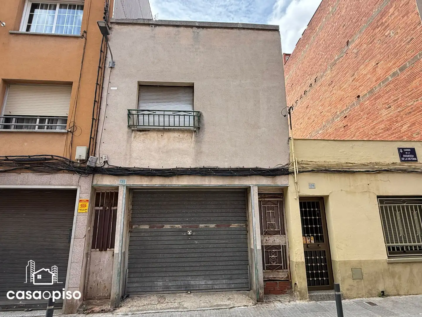 Außenansicht von Einfamilien-Reihenhaus zum Verkauf in Terrassa