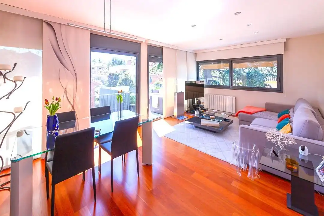 Living room of Attic for sale in Sant Cugat del Vallès  with Air Conditioner, Heating and Private garden