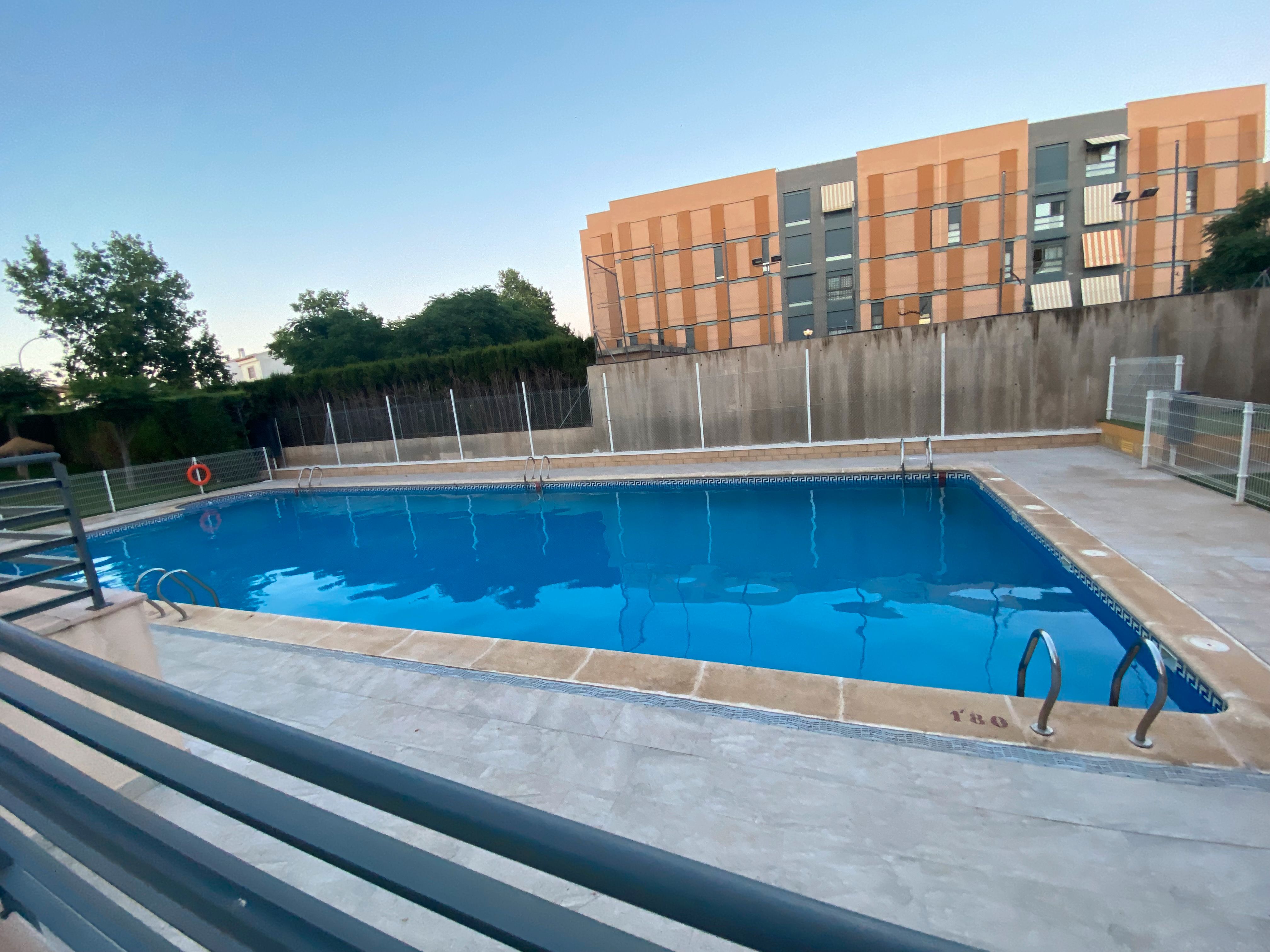 Swimming pool of Apartment for sale in Ciudad Real Capital  with Air Conditioner, Heating and Private garden