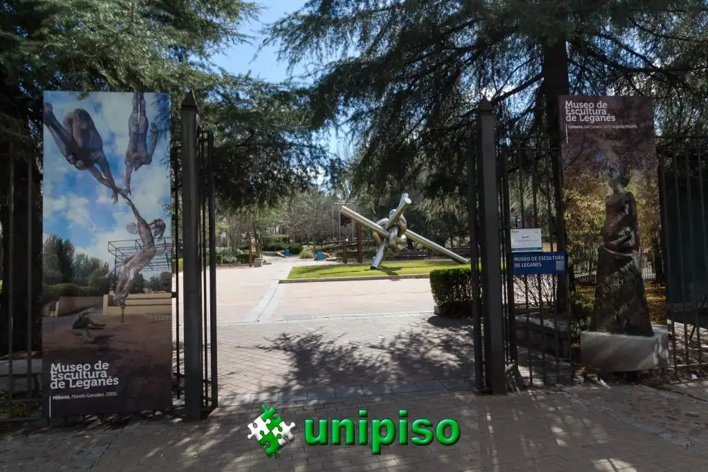 Vista exterior de Pis en venda en Leganés amb Aire condicionat, Jardí privat i Piscina