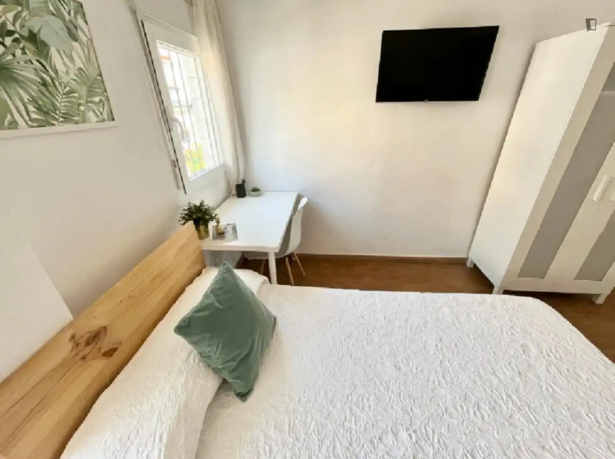 Habitación de Apartamento para compartir en  Sevilla Capital con Amueblado, Lavadora y Microondas