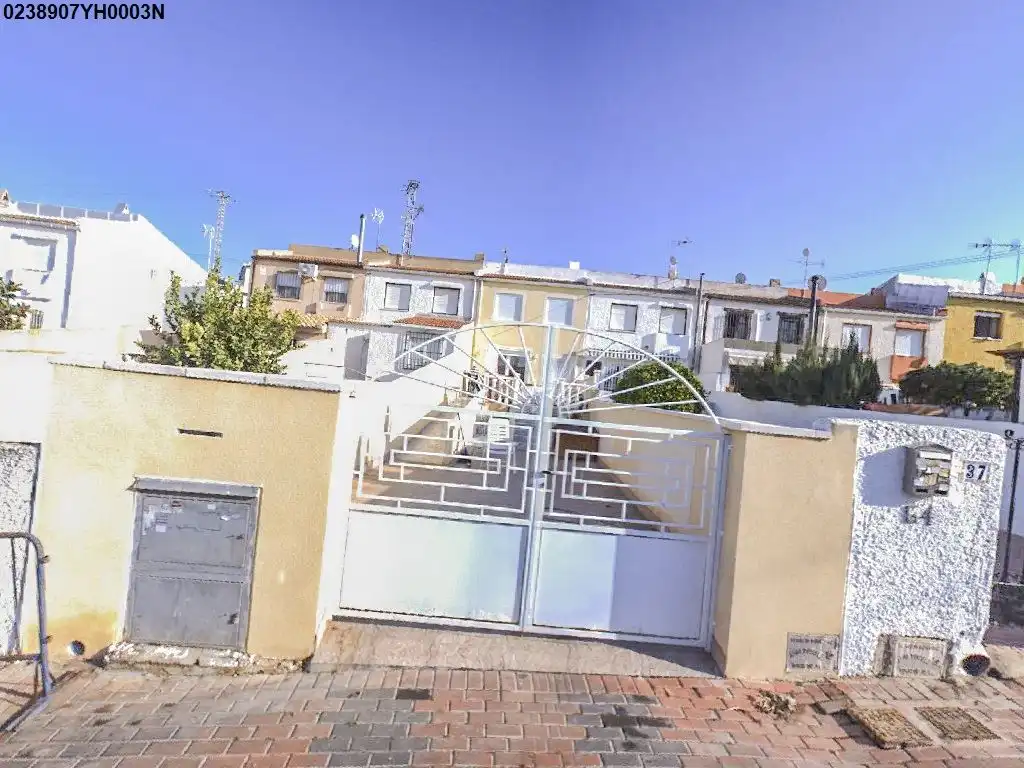 Adosado con terraza en venta en Avenida de Torrevieja 35