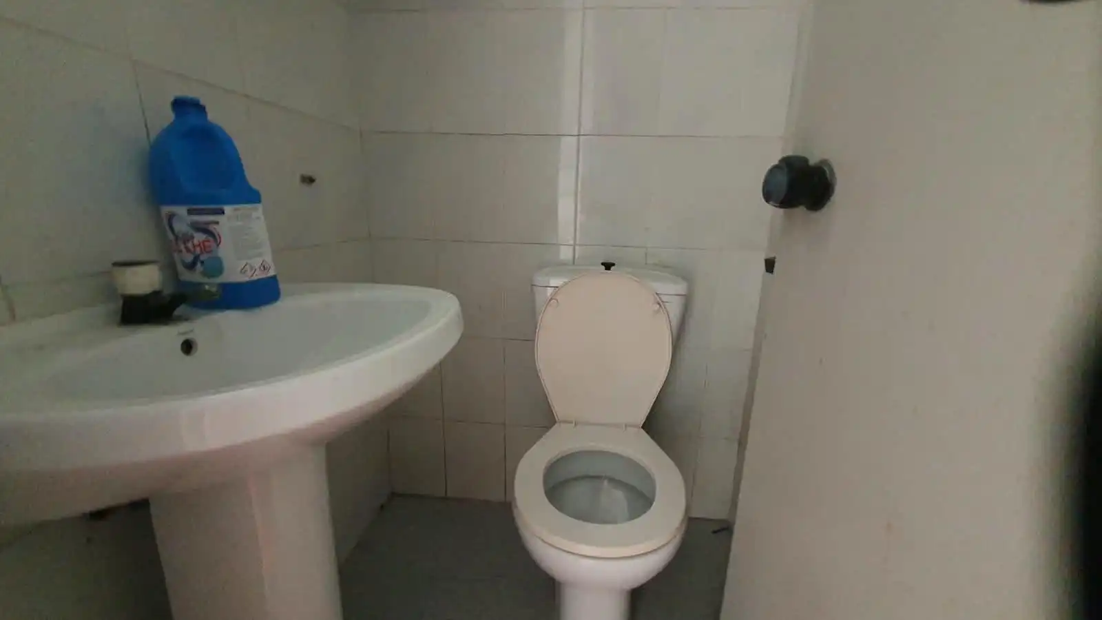 Badezimmer von Geschaftsraum zur Miete in Valencia mit Klimaanlage und Möbliert