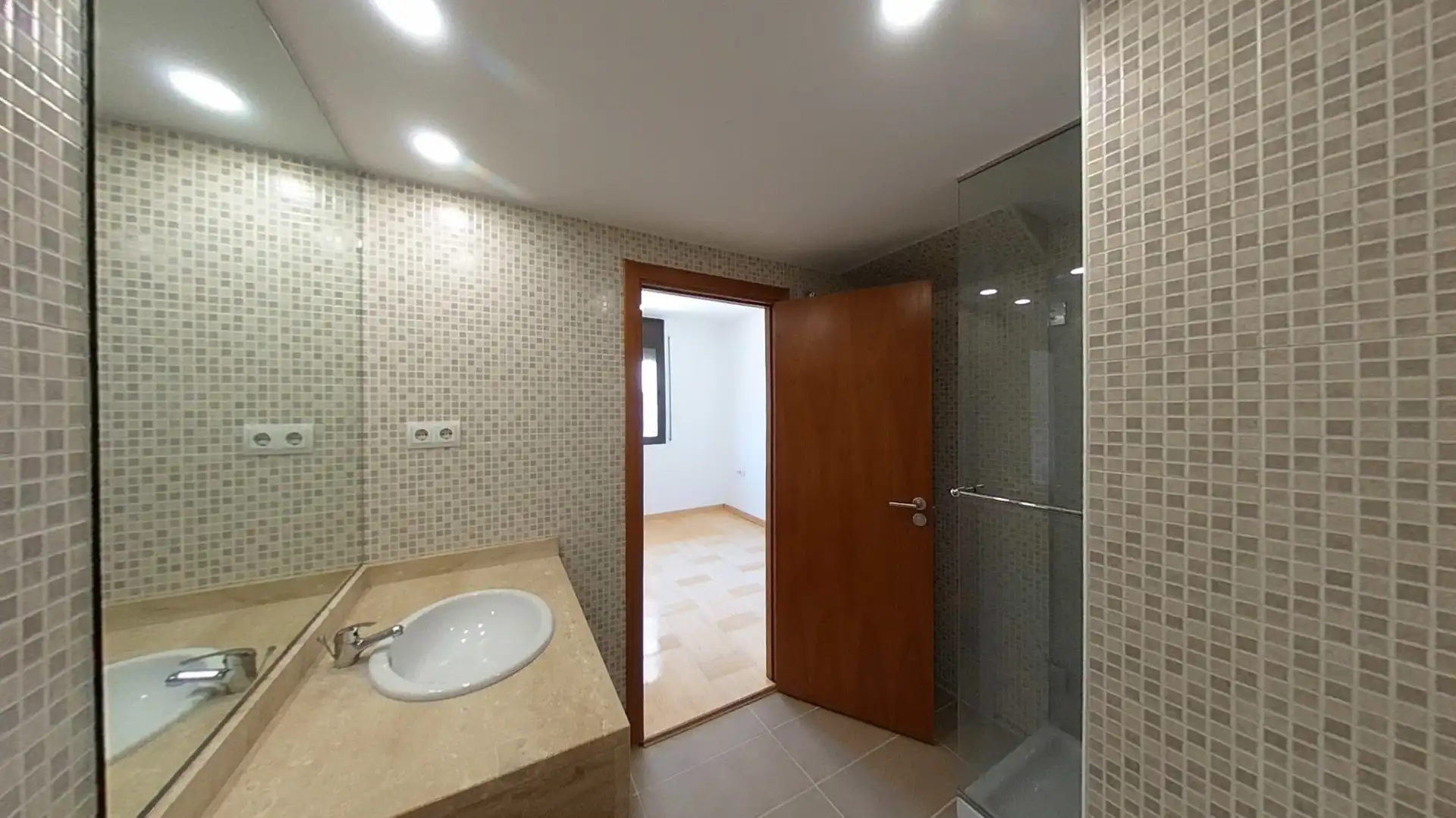 Bathroom of Duplexes for sale in Terrassa  with Swimming Pool