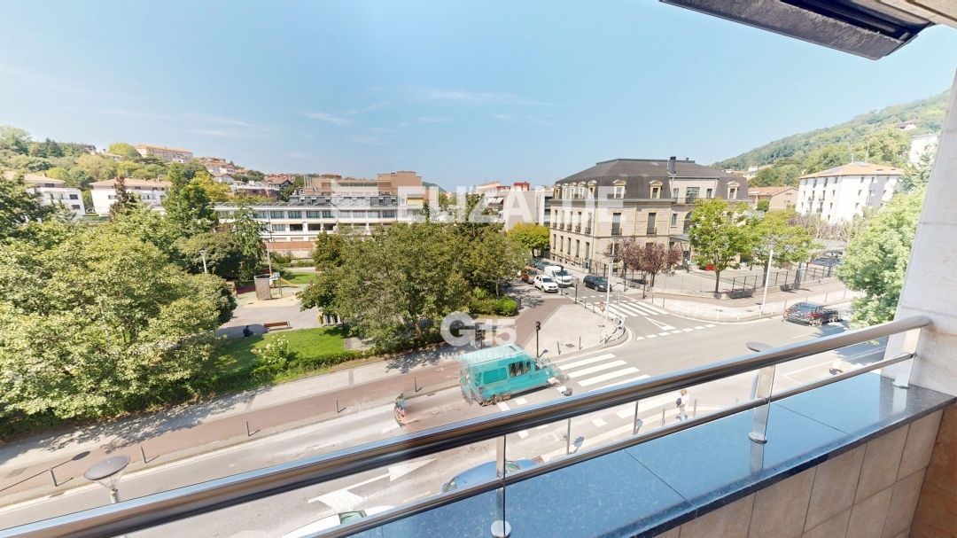 Vista exterior de Piso en venta en Donostia - San Sebastián  con Calefacción, Terraza y Balcón