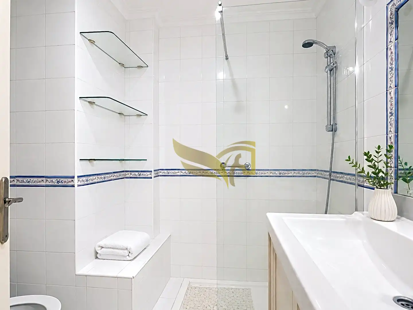 Bathroom of Flat for sale in Sevilla  with Air Conditioner, Heating and Furnished