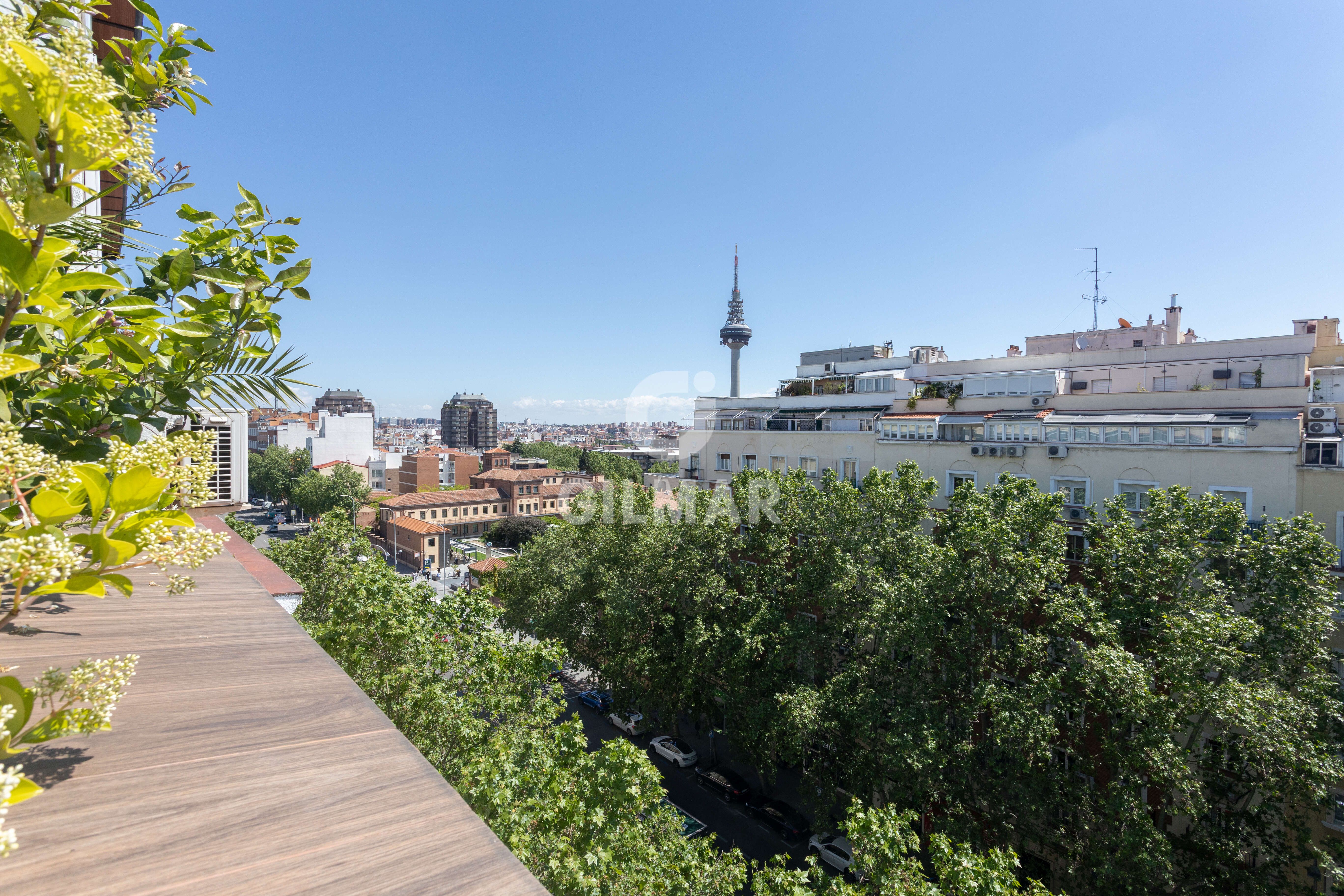 Vista exterior de Dúplex en venda en  Madrid Capital amb Terrassa