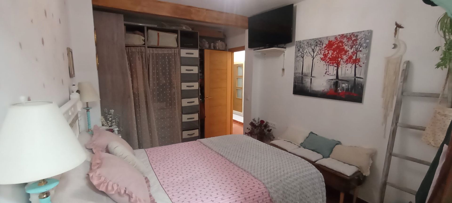 Dormitori de Casa o xalet en venda en  Córdoba Capital amb Terrassa i Moblat