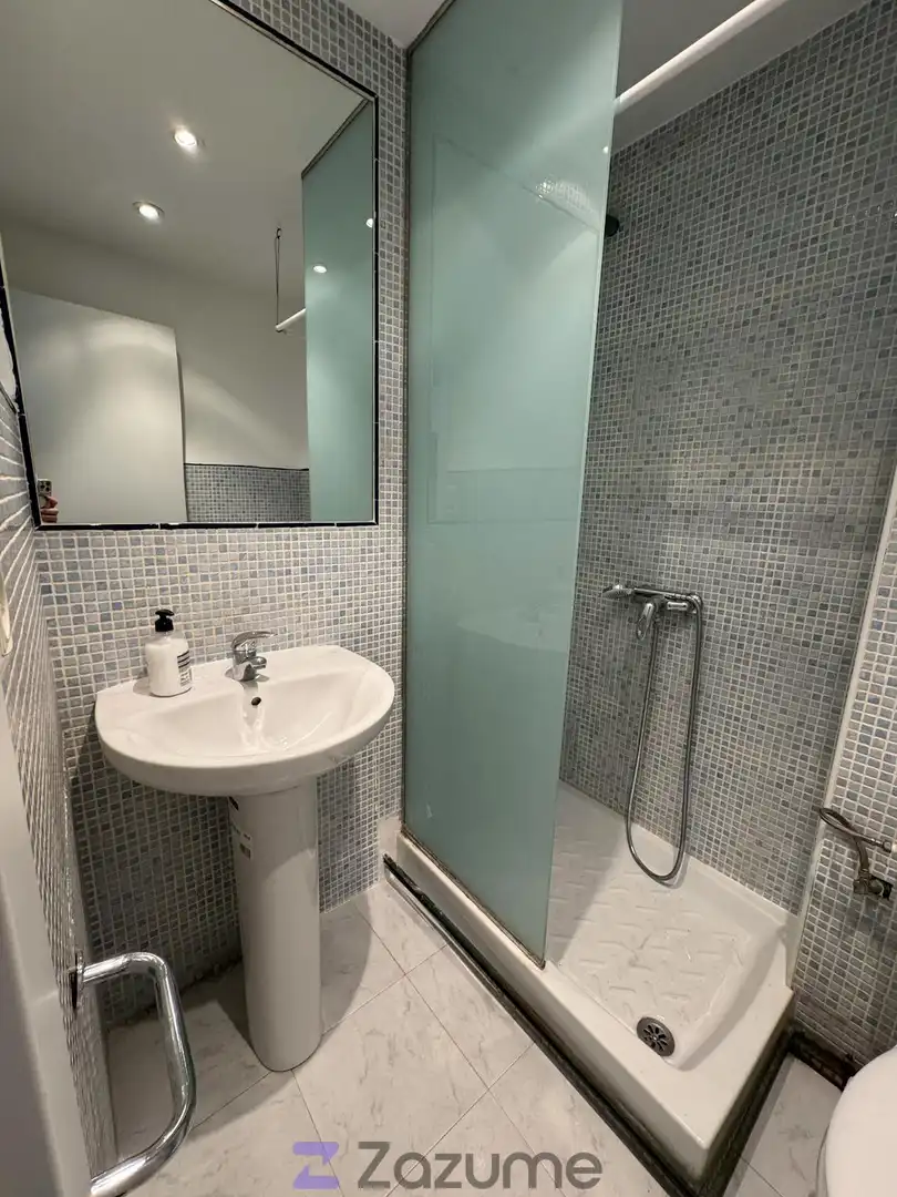 Bathroom of Flat for rent in Zaragoza  with Heating, Terrace and Furnished