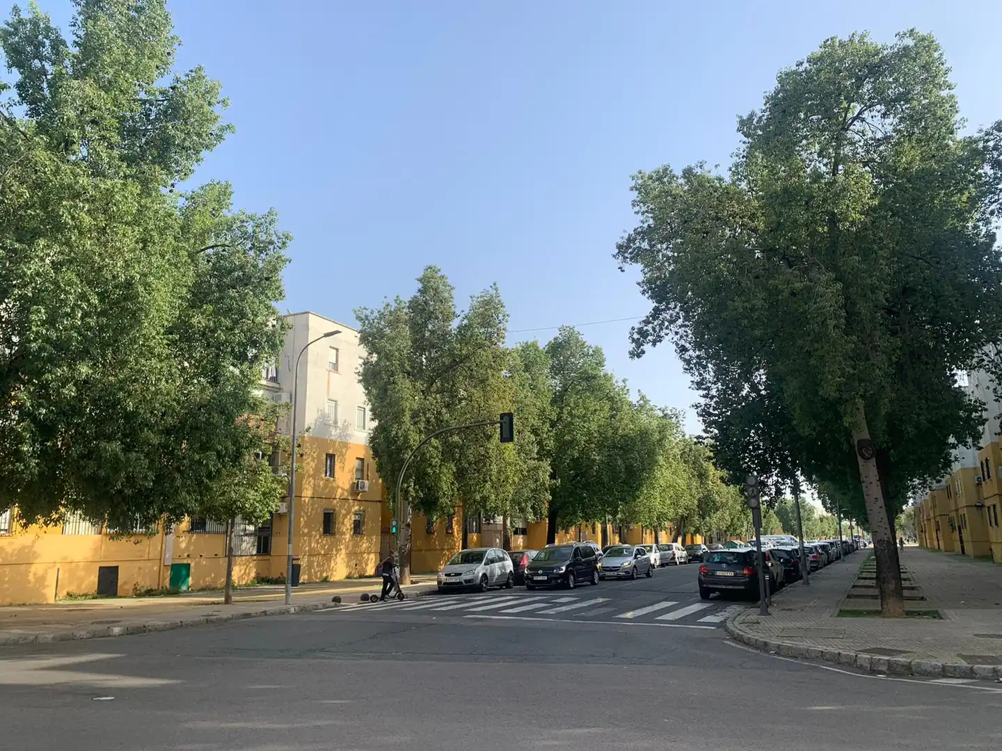 Exterior view of Flat for sale in Sevilla  with Air Conditioner, Terrace and Furnished