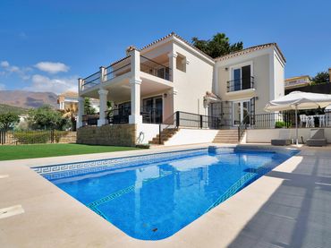 Villa avec balcon à vendre à 89 Calle Cuba Alto #Es:1 Planta:00 Pt:01 29693 Est