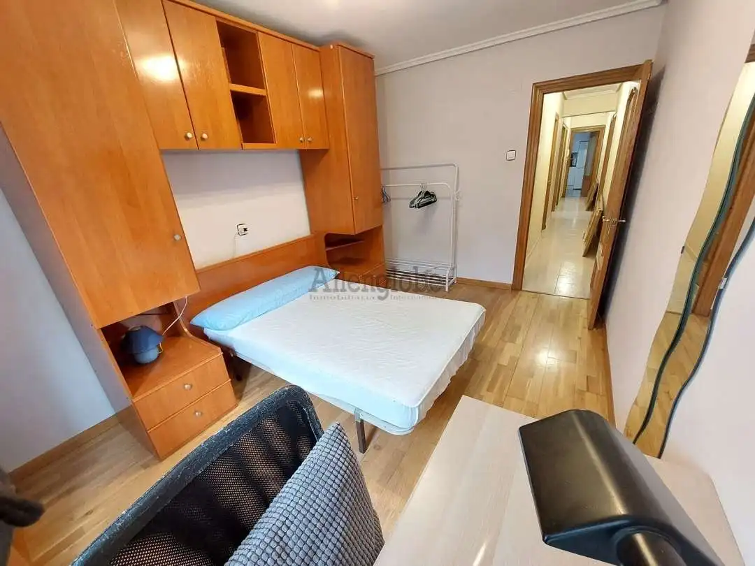 Bedroom of Flat for rent in Oviedo   with Heating and Terrace