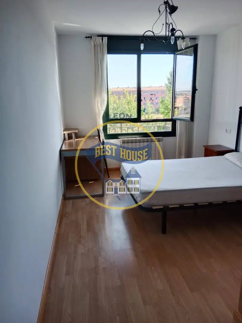 Habitación de Apartamento en venta en Villaquilambre con Calefacción, Terraza y Trastero