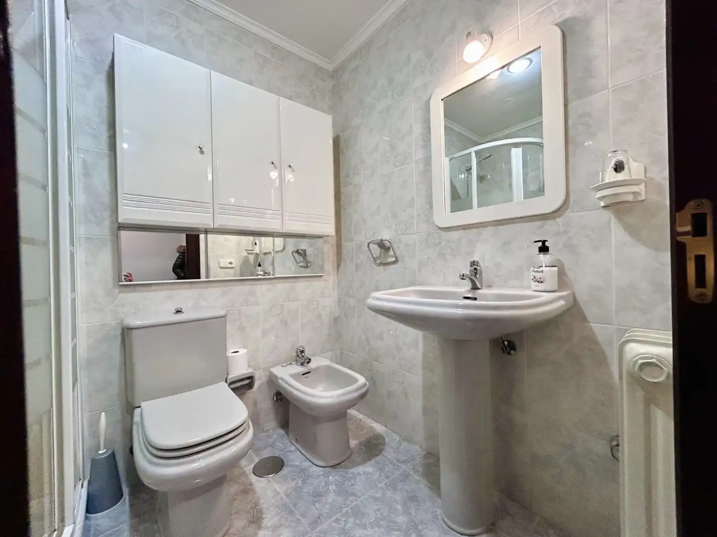 Bathroom of Flat for rent in Siero  with Heating, Parquet flooring and Terrace
