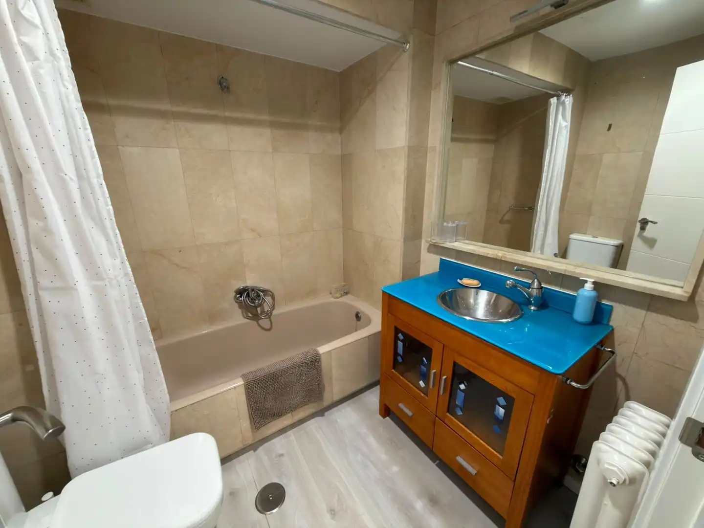 Badezimmer von Wohnung zur Miete in Cuenca mit Heizung und Abstellraum