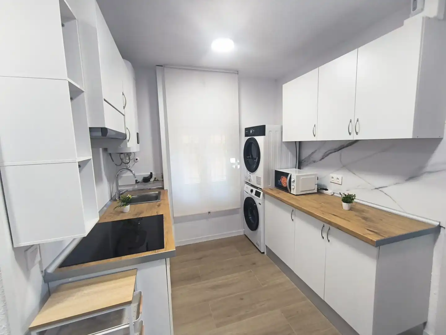 Kitchen of Flat for share in Madrid  with Heating, Furnished and Washing machine
