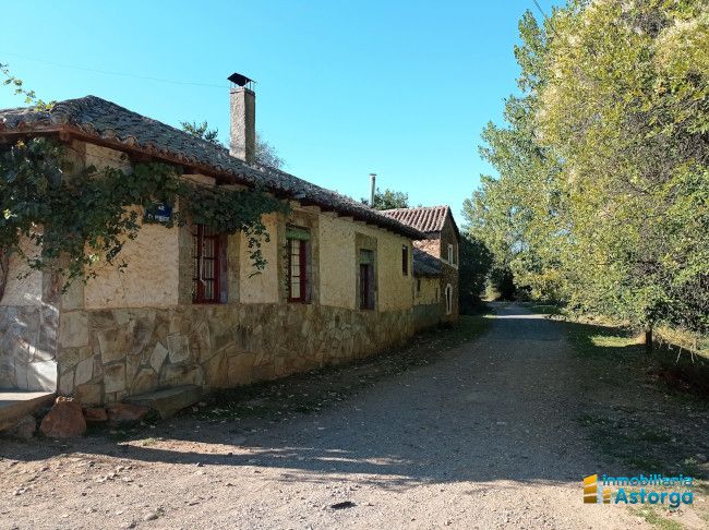 Exterior view of House or chalet for sale in Villaobispo de Otero  with Heating and Private garden