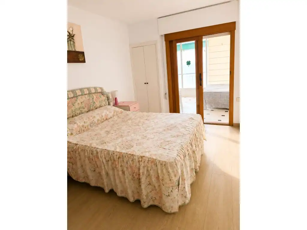 Habitación de Piso de alquiler en Benidorm con Aire acondicionado y Amueblado