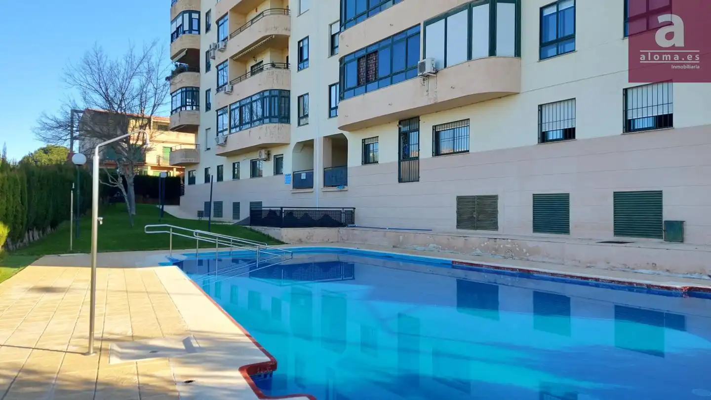 Swimming pool of Flat for rent in Cáceres  with Heating, Terrace and Furnished