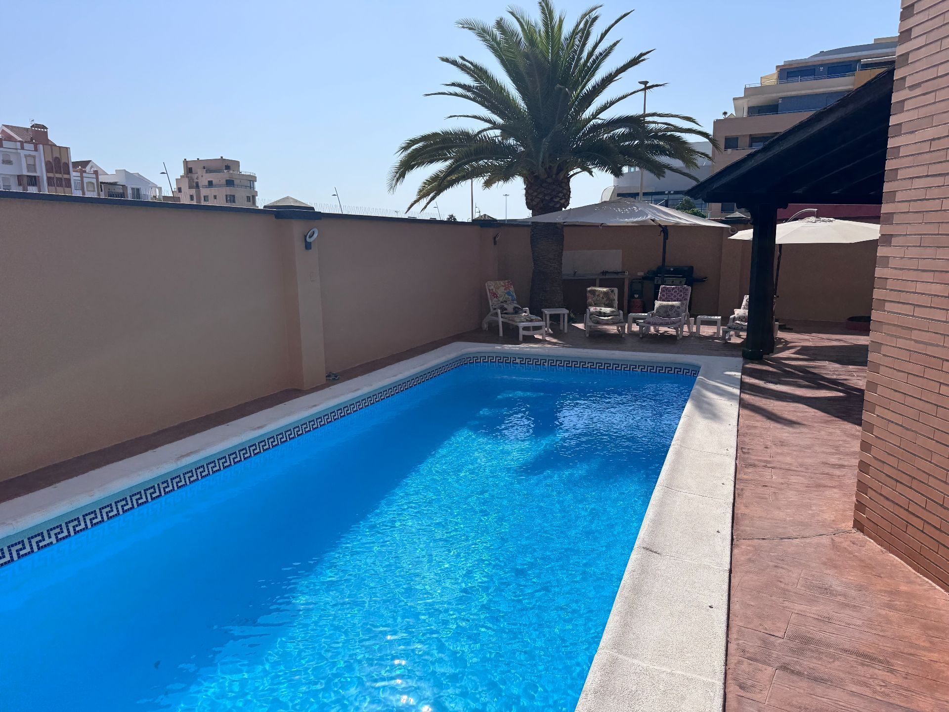 Piscina de Casa o xalet en venda en Roquetas de Mar amb Aire condicionat, Jardí privat i Terrassa