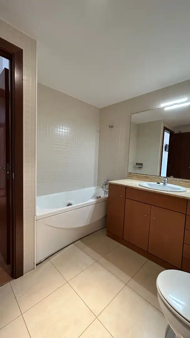 Bany de Pis en venda en Girona amb Aire condicionat, Calefacció i Parquet