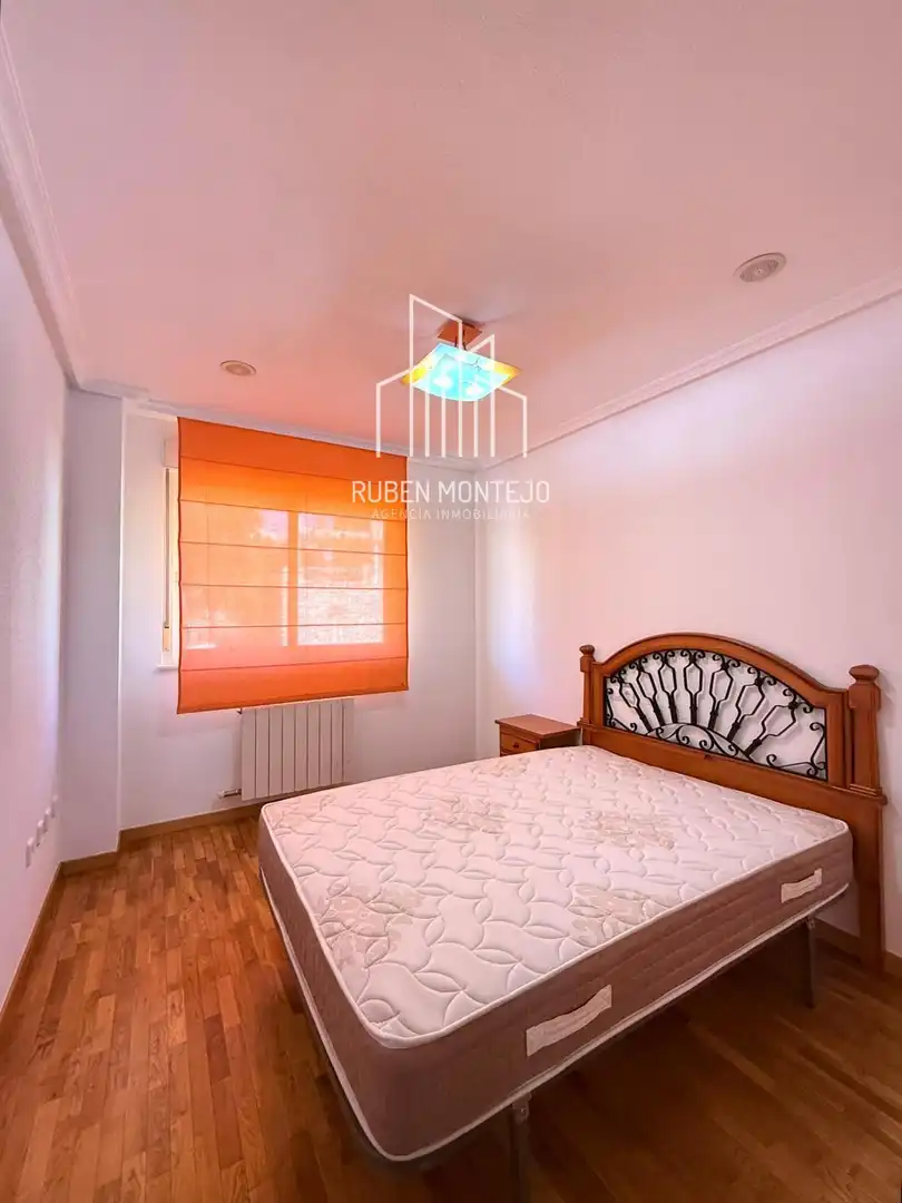 Bedroom of Flat for rent in Salamanca  with Heating, Parquet flooring and Terrace